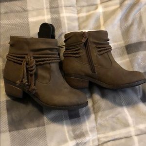 Brand new!! Girls boots